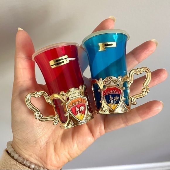 Vintage Other - Vintage Hawaii Red Blue Plastic Salt & Pepper Shakers - made in Japan 🇯🇵